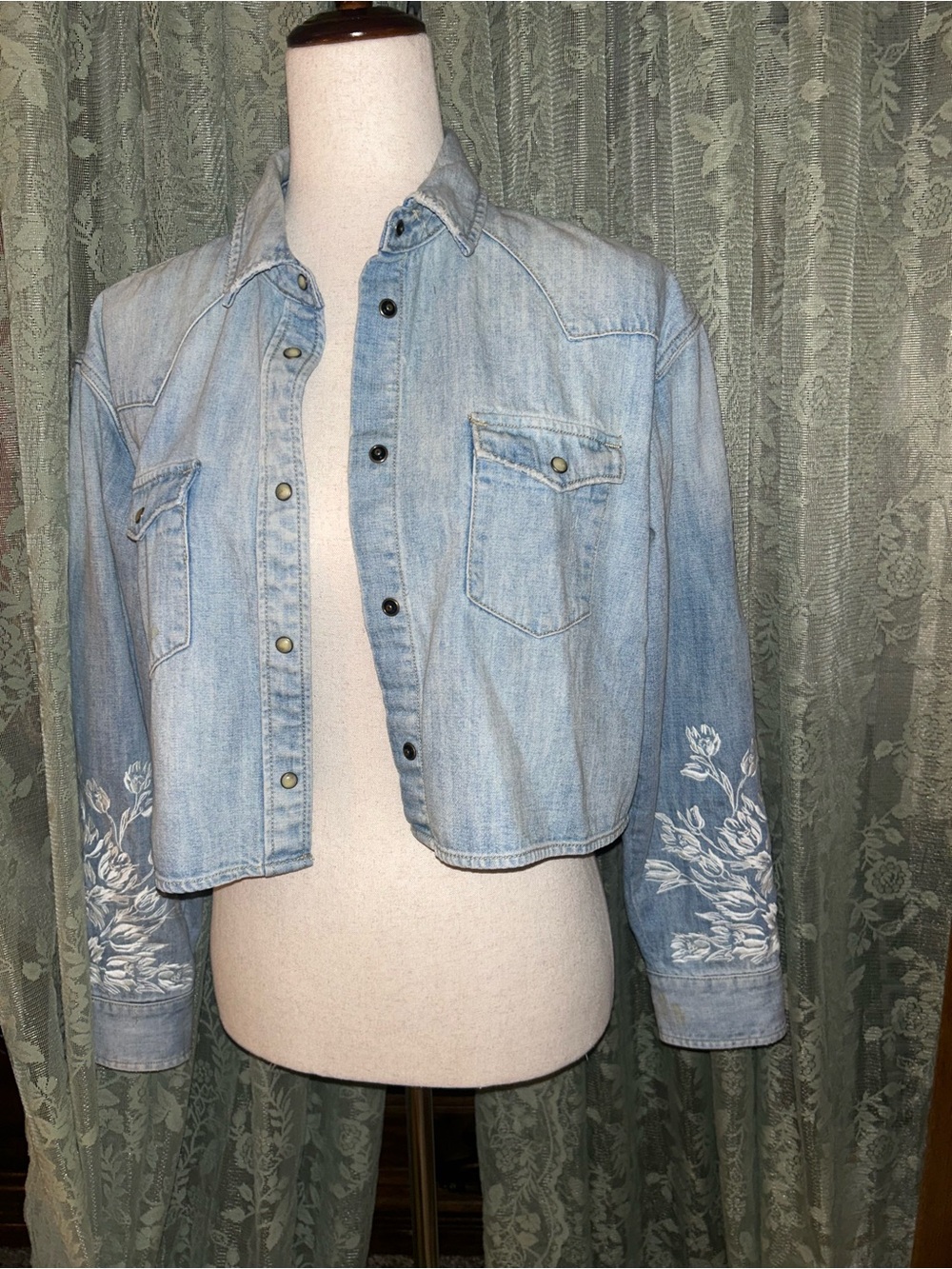 All Saints Cropped Denim Jacket with White Floral Embroidery Women Medium - Picture 3 of 7